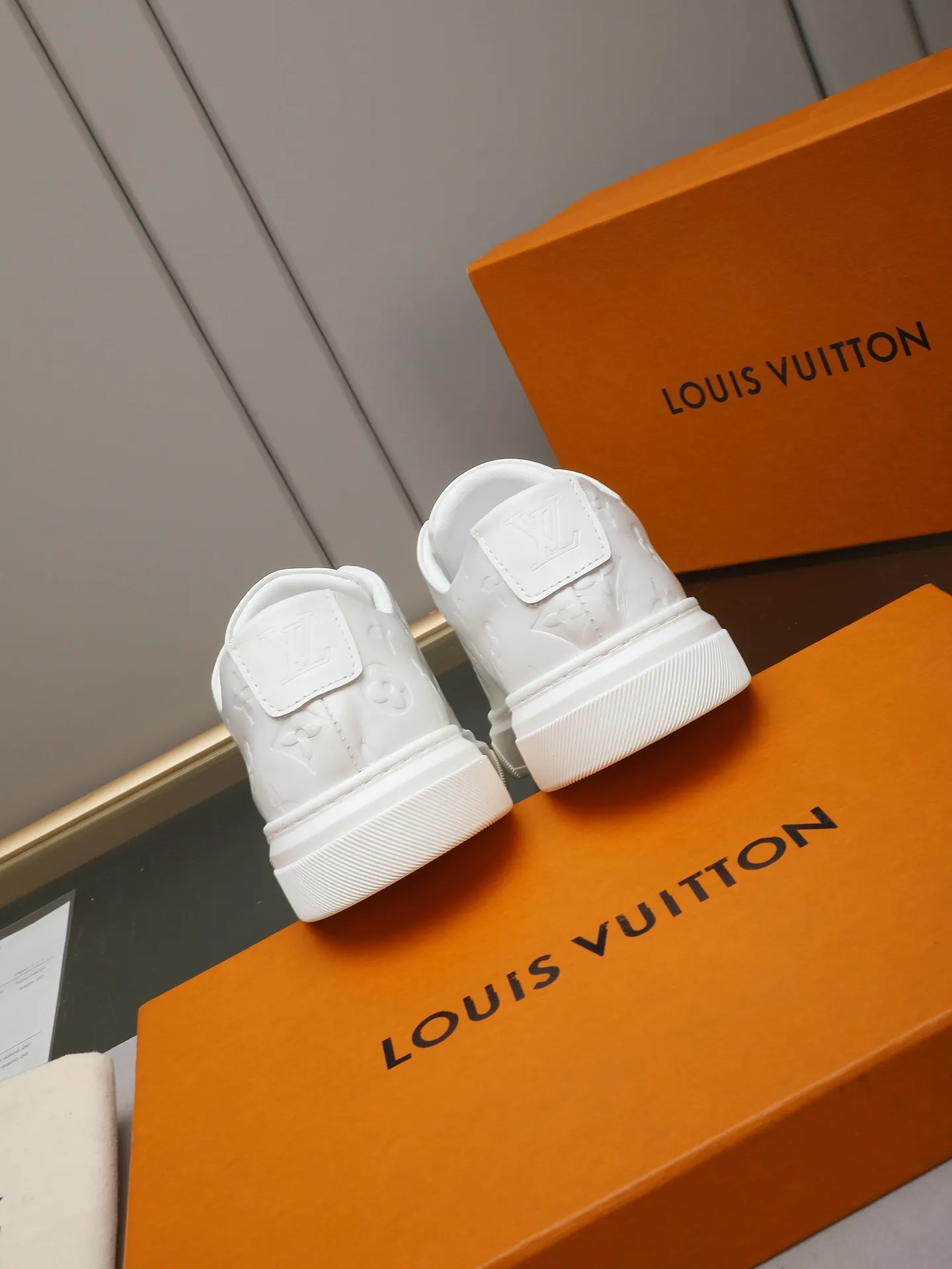 The main model 👍👍👍P420 is the new LOUIS VUITTON [Luden Yiwei]——LV upper [Lv]🇮🇹Imported first-layer cowhide embossed🇩🇪Inside imported sheepskin lining ➕Non-slip and wear-resistant outsole. Every man's identity is reflected in his elegant and stable upper shoes🚶🏻🚶🏻📯 No matter the wind or rain, the shoe last remains unchanged and can stand the test of time🔍️. ——Code number: 38-44 (45 can be customized)